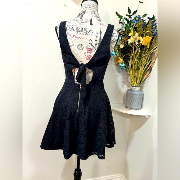 Aeropostale women's black Lace Lined dress in size S/P sleeveless open back - Picture 4 of 8